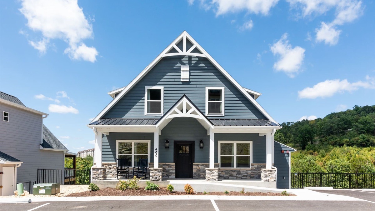 Table Rock House | 14 Bedroom w/Hot Tub-Outdoor/Indoor Community Pool