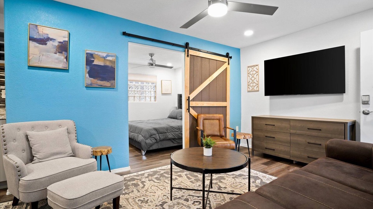 Roosevelt Condo | 14 Chelsea Place On The Park, In Heart Of Downtown
