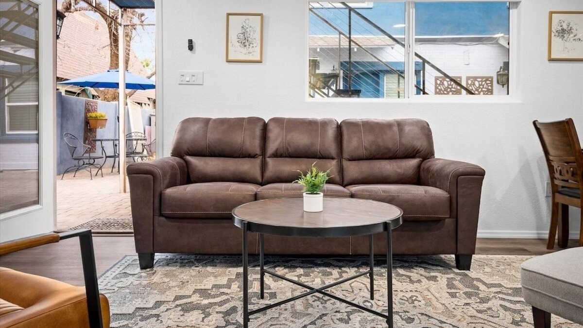 Roosevelt Condo | 14 Chelsea Place On The Park, In Heart Of Downtown