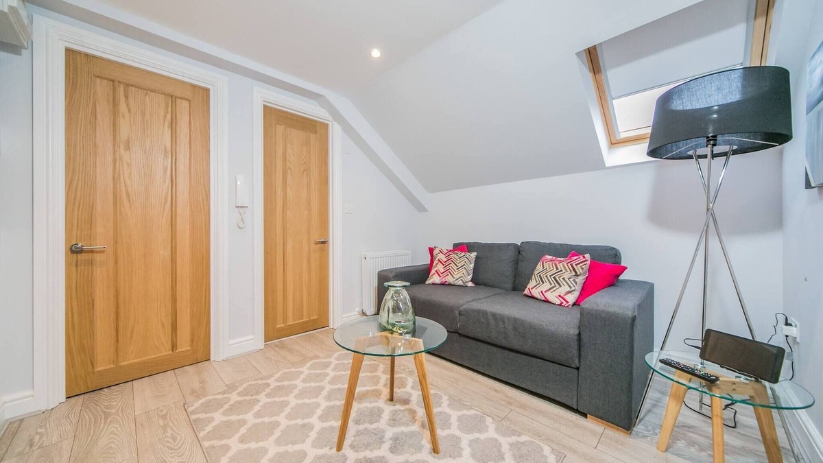 Reading Apartment | 14 Helena House Lux Apartment