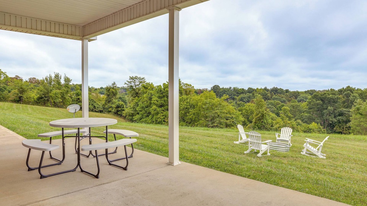 Rutland House | 14 Mi to Ark Encounter: Rural Corinth Escape!