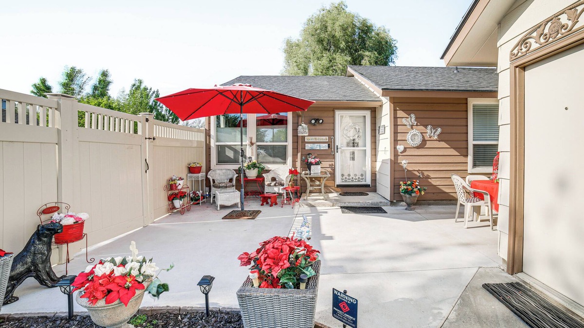 Nampa House | 14 Mi to Meridian: Water-View Retreat w/Patios!