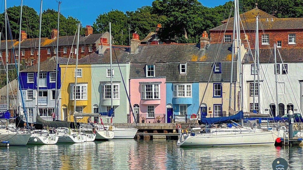 Weymouth House | 14 Nothe Parade - Waterfront Holiday Cottage