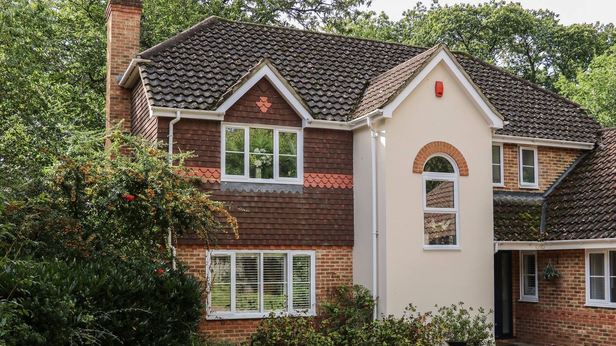 Rushmoor District Cottage | 14 QUEEN VICTORIA COURT, family friendly in Farnborough