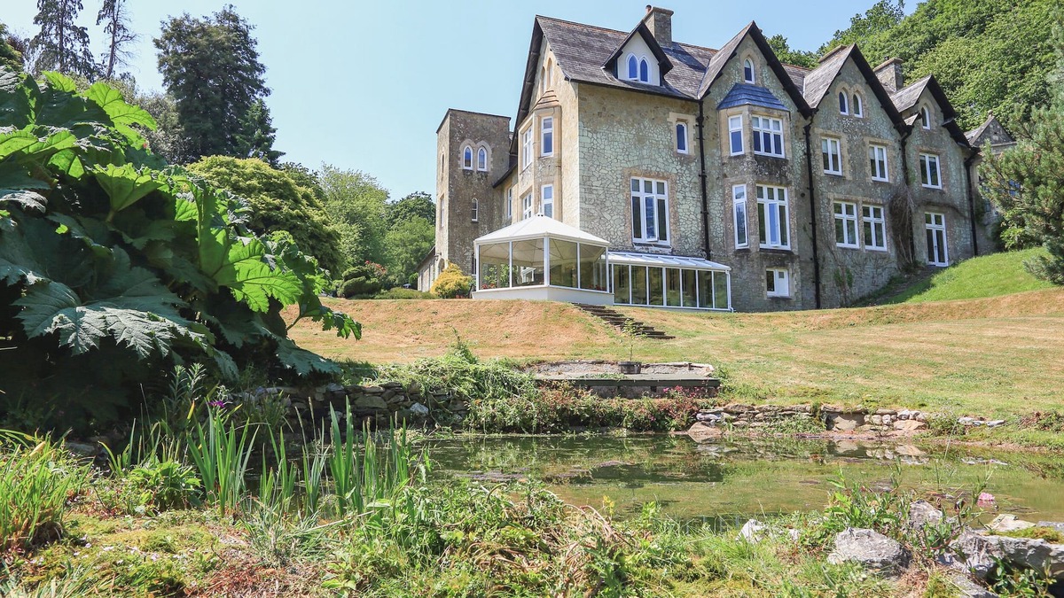 Chillington Cottage | 14 SHEPLEGH COURT, family friendly, with pool in Blackawton