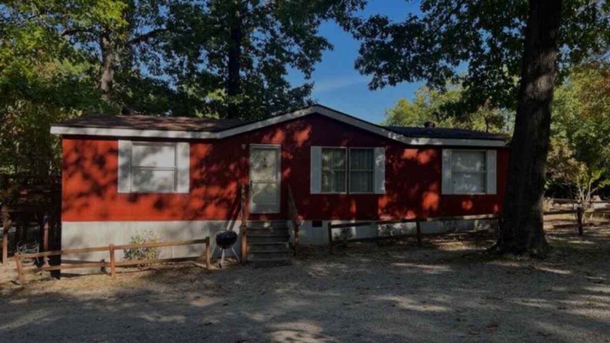 Mountain Home Apartment | 14) Three Bedroom Deluxe NO PETS ALLOWED