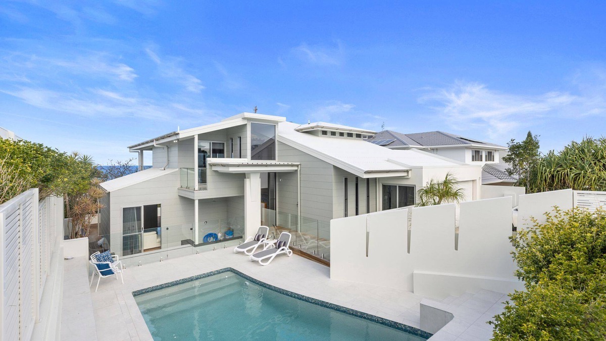 Castaways Beach House | 14 Tropicana Rise, Castaways Beach