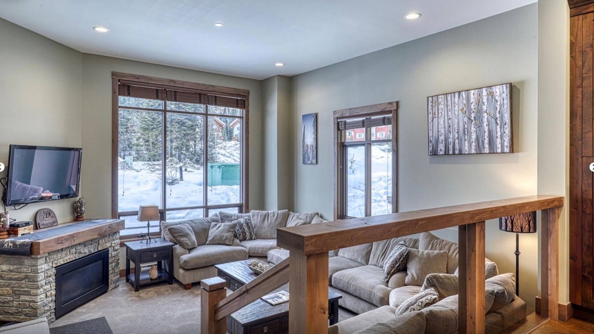 Sun Peaks House | 14 Village Walk! - Gorgeous Ski in/out - Great for Families!