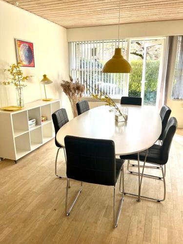 Kjellerup Apartment | 140 modern m2 in quiet neighborhood with lovely courtyard