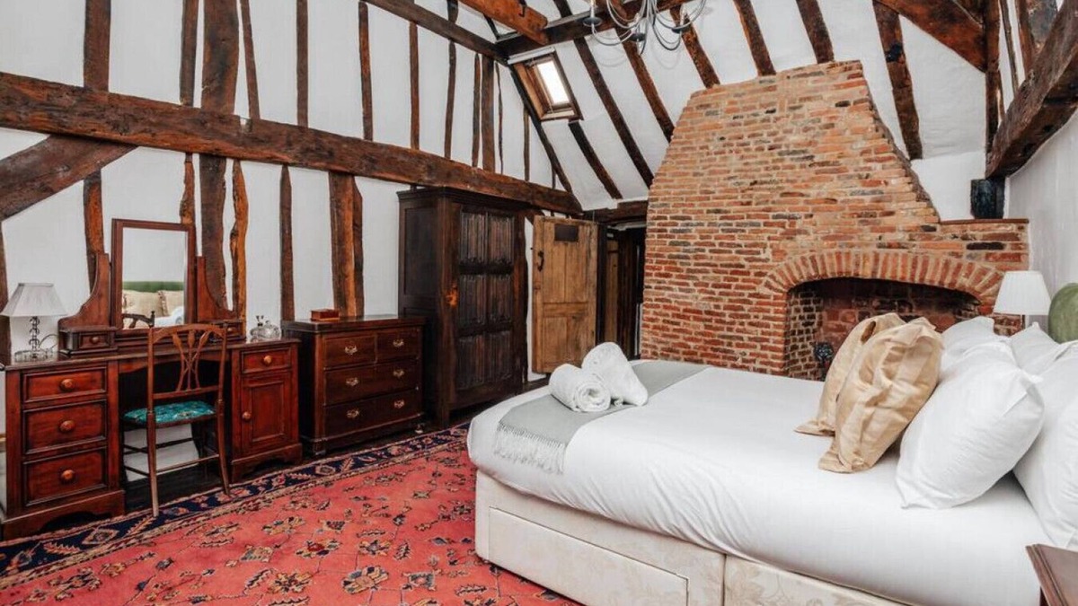 Henley-on-Thames House | 1400 Cottage An Enchanting Unique Stay - From 120 Per Night