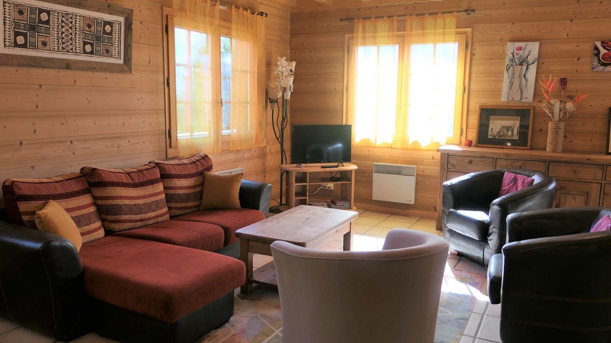 Saint-Gervais-les-Bains Ski Chalet | 140m² Chalet in Saint-Gervais, 6 ppl, 3 rooms, pets allowed, garage