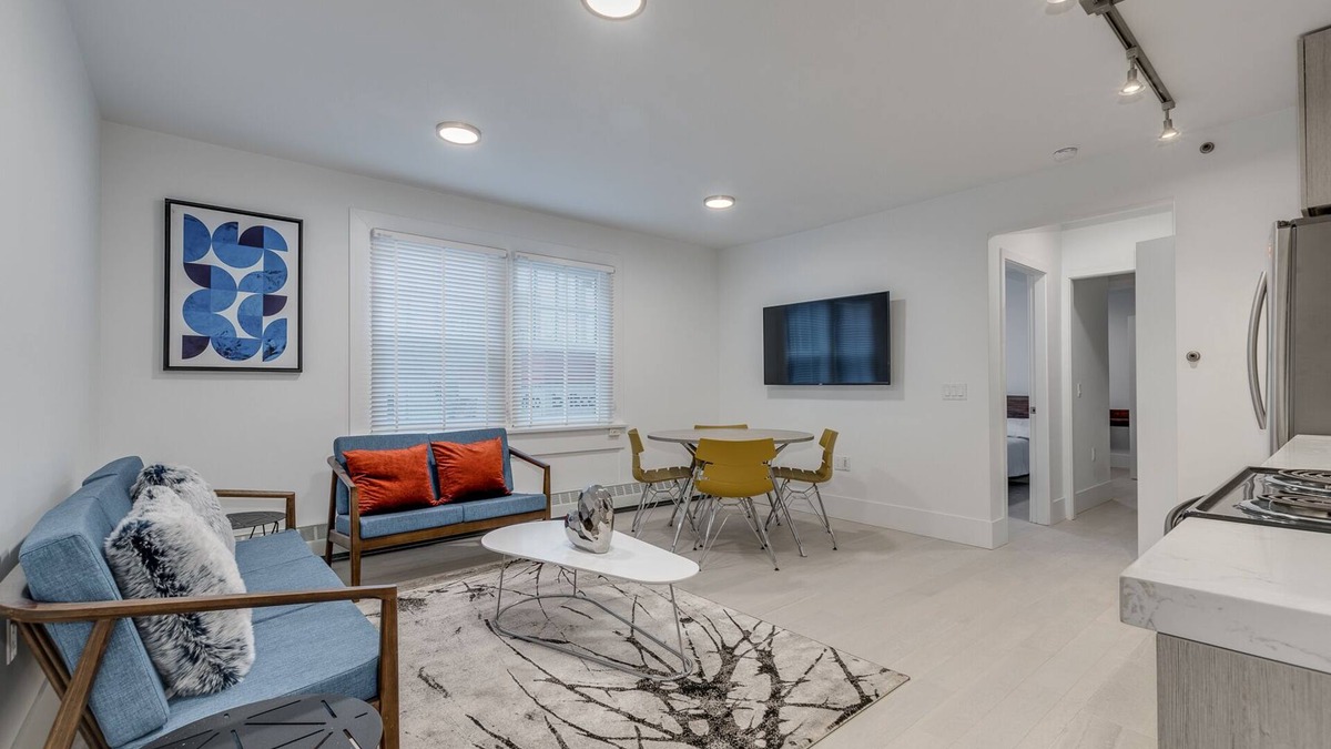 Coal Harbour Apartment | 1425 Haro Street - 3 Bedroom /2 Bathroom