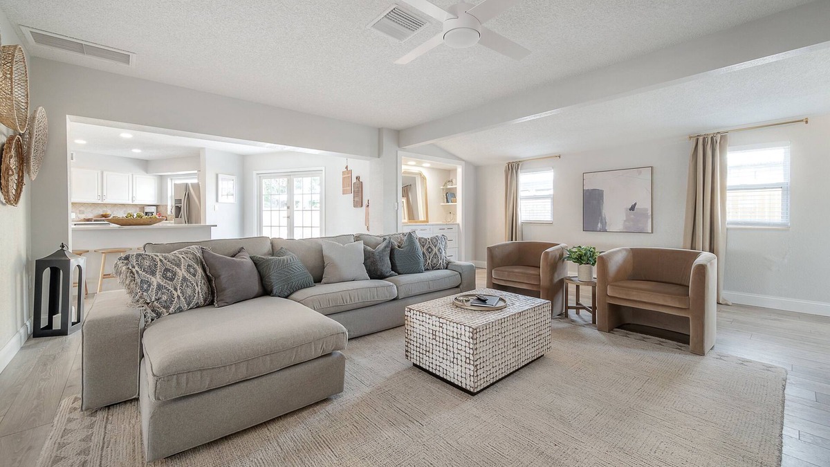 Largo House | 14295 Chamberlain Ave