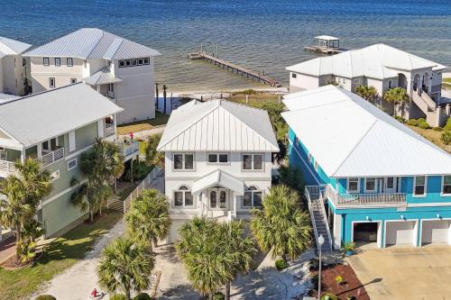 Caribbean Isle House | 1460 Bermuda Dr