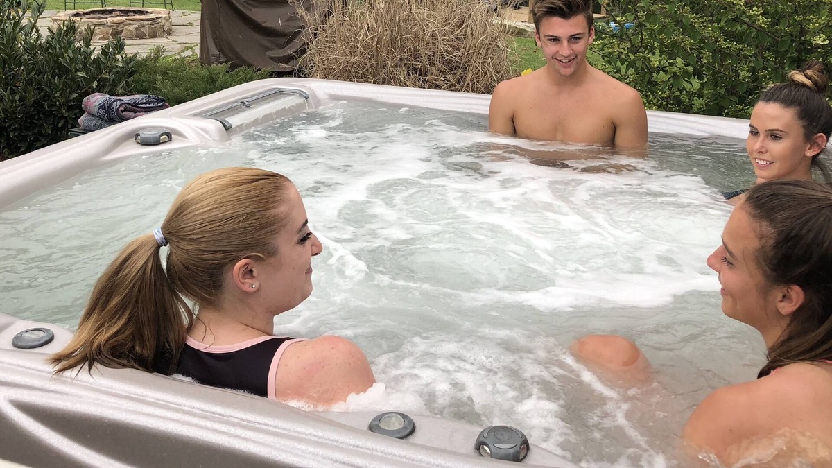 Lookout Mountain House | 15 bdrm ~40ppl~ 2 houses nXL HotTub, Pool, pond, Volleyball.