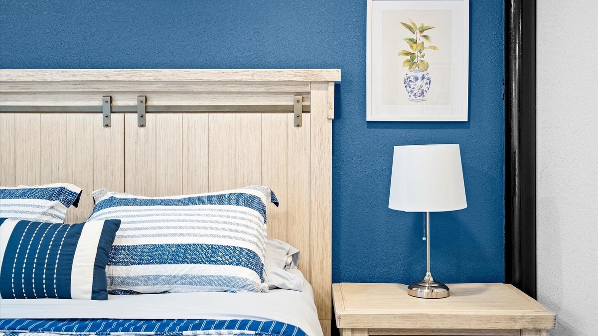 Roosevelt Condo | 15 Chelsea Place On The Park, In Heart Of Downtown
