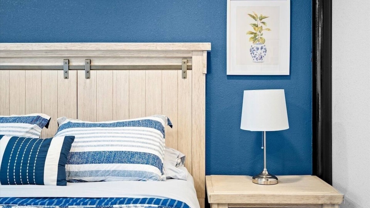 Roosevelt Condo | 15 Chelsea Place On The Park, In Heart Of Downtown