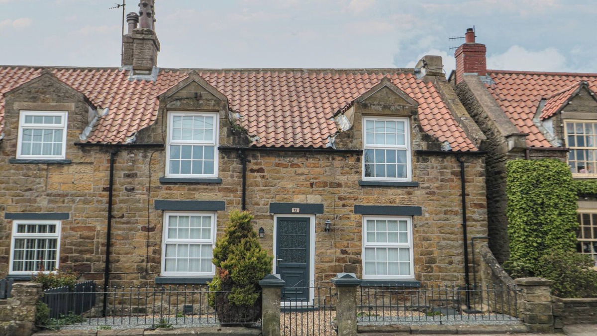 Burniston Cottage | 15 HIGH STREET, pet friendly, character holiday cottage in Burniston