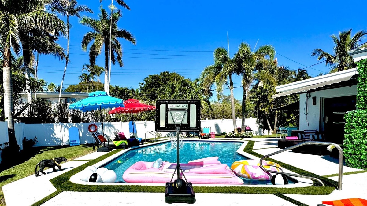 Harbor Beach House | 15 min to fl Lauderdale airport, 8 min walking distance to beach , Heated pool.