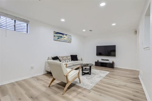 Montbello House | 15-mins from DIA, Remodeled, Cozy Downstairs Unit