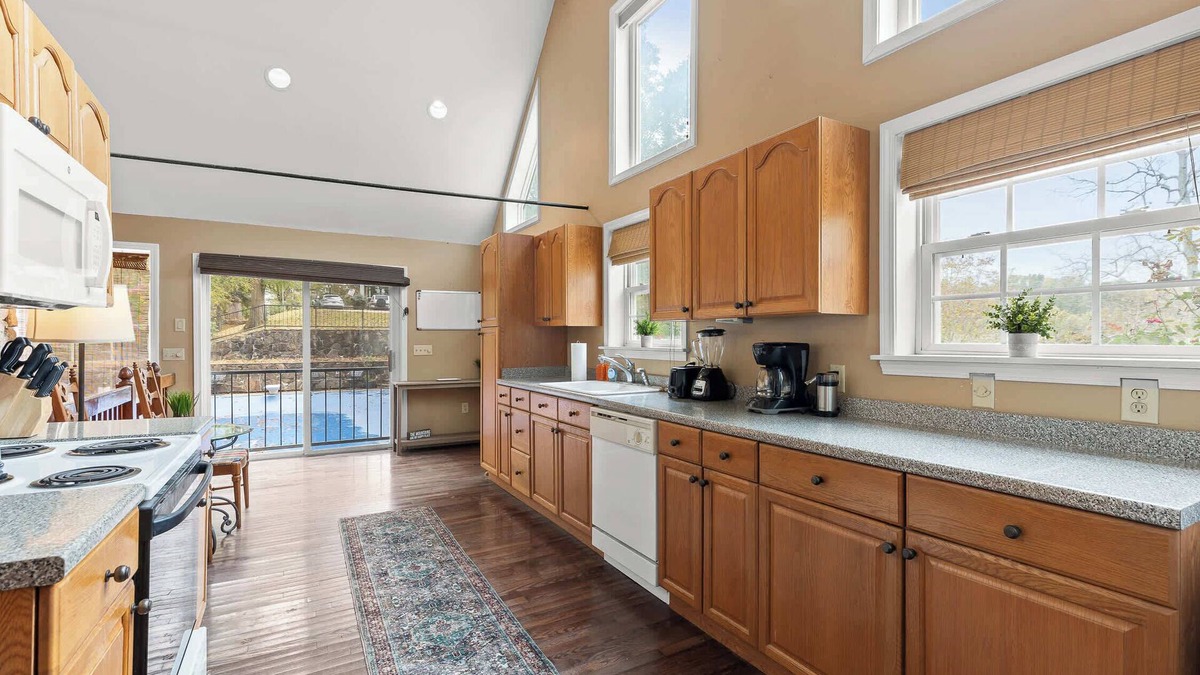 Lookout Valley Neighborhood Association House | 15 Mins to Chattanooga - Peaceful Farm Pool House