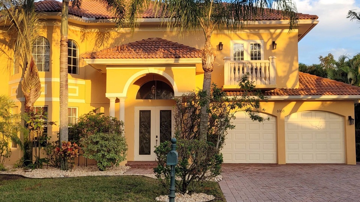 Vero Beach House | 15 Minute Drive to Beach! - Lux 4 BR/ 3.5 BA Heated Pool and Hot Tub home -Gated