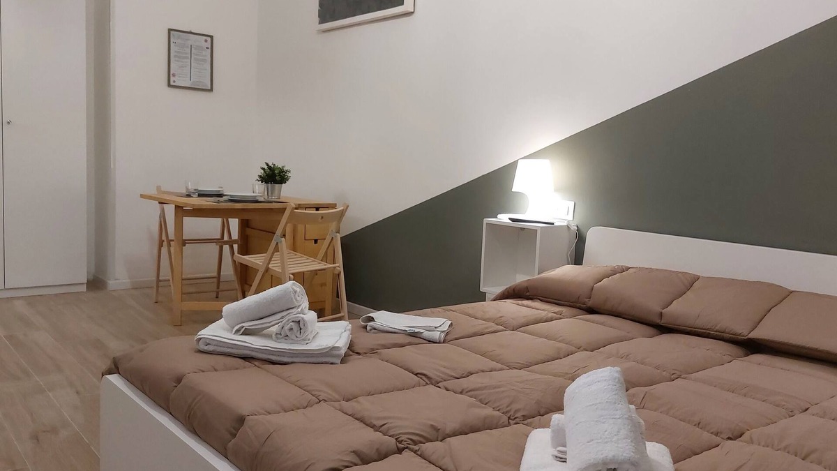 Milan Apartment | 15 minutes by subway from the Cathedral " The Russian Flower"
