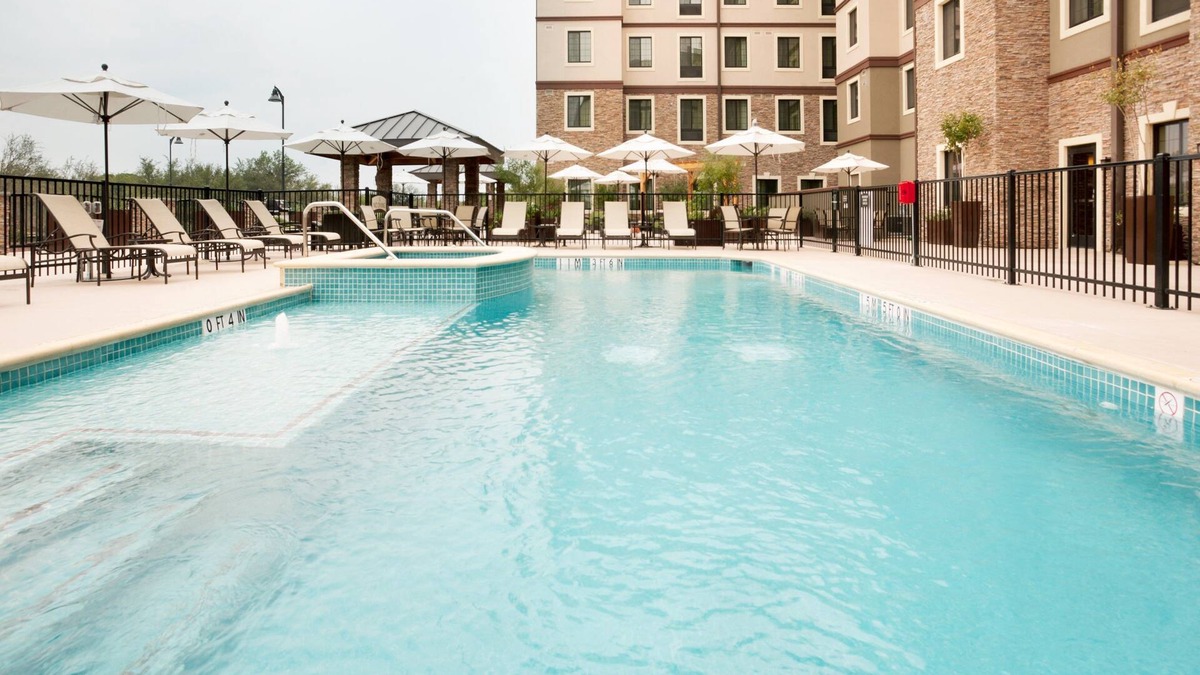 Hollywood Park Condo | 15 Minutes from Six Flags! | Free Breakfast Every Morning + Outdoor Pool + Hot Tub
