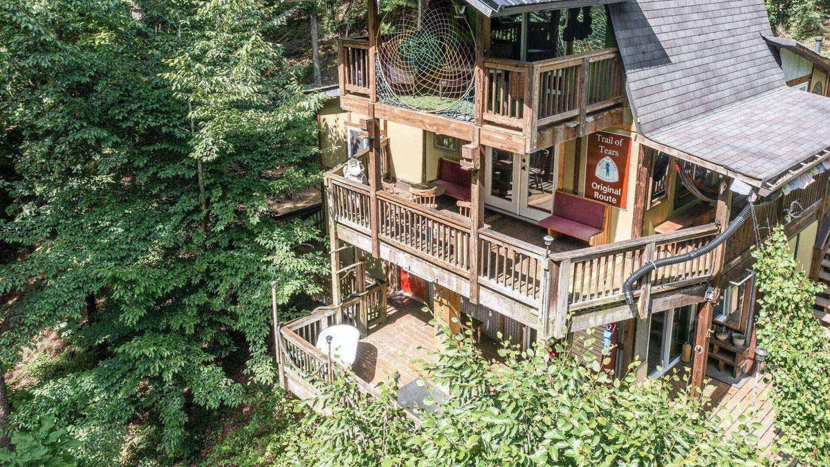 Woodstock House | 15% Off 3+ Nights! Escape to Edward – The Hut