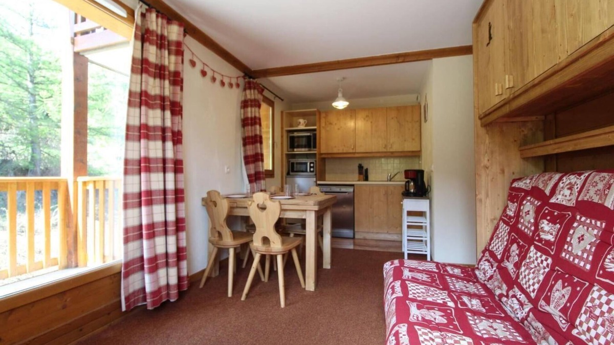 Val Cenis Apartment | 150m from ski slopes, 2nd floor, fitness, swimming pool, balcony, tv, ski locker, 40m², Val Cenis
