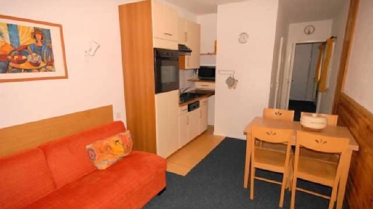 Eaux-Bonnes Apartment | 150m from ski slopes, 1st floor, view resort, fitness, swimming pool, sauna, tv, ski locker, 27m²