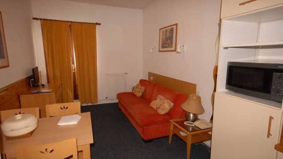 Eaux-Bonnes Apartment | 150m from ski slopes, 1st floor, view resort, fitness, swimming pool, sauna, balcony, tv, ski locker