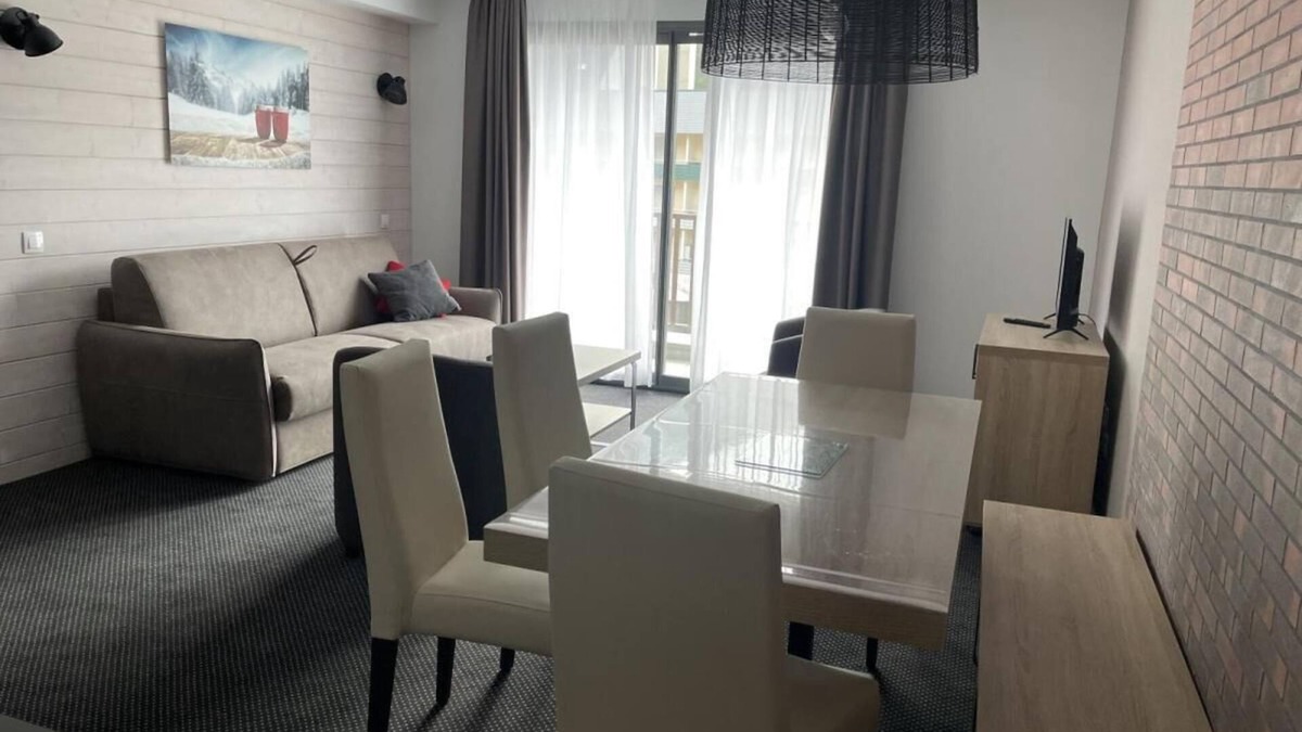 Eaux-Bonnes Apartment | 150m from ski slopes, Ground floor, view ski slopes, swimming pool, balcony, tv, ski locker, 52m²