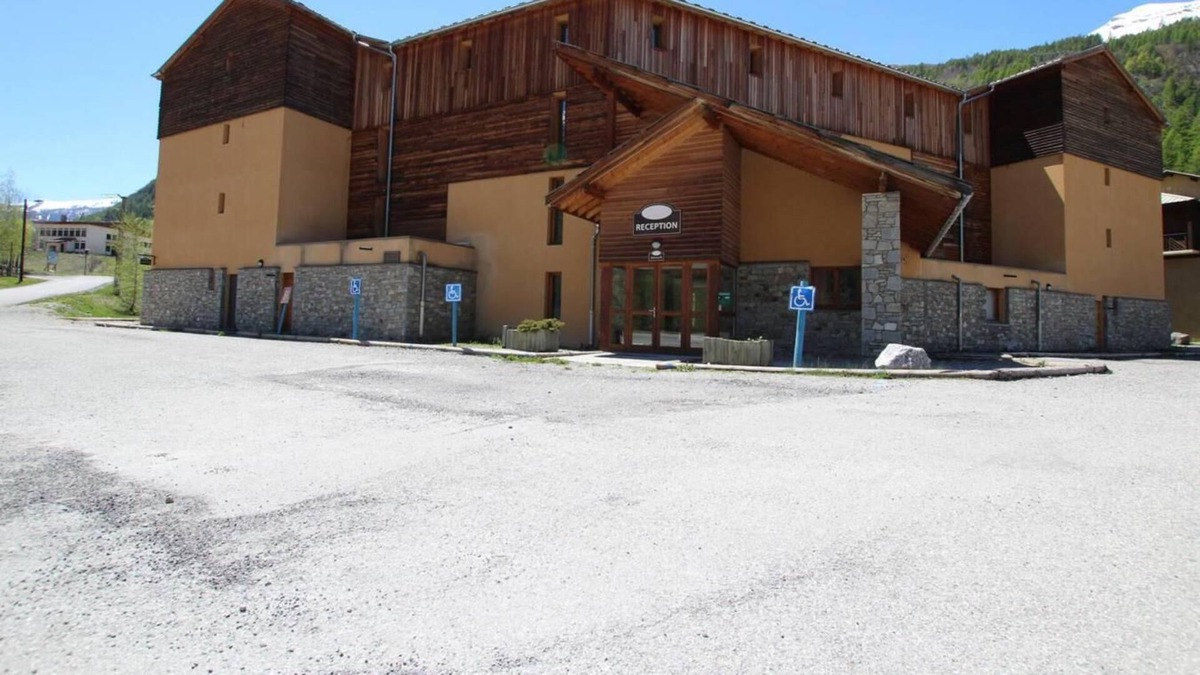 Vallouise-Pelvoux Apartment | 150m from ski slopes, 2nd floor, view mountain, balcony, tv, 36m², Pelvoux