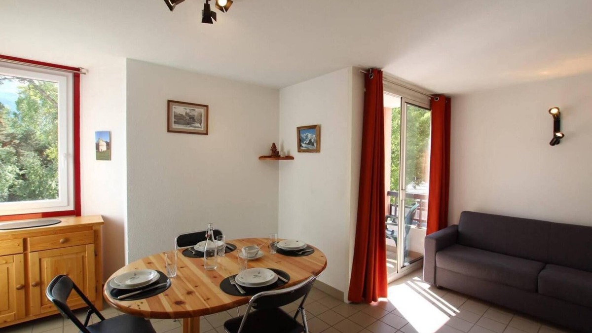 Briancon Apartment | 150m from ski slopes, 3rd floor, view mountain, balcony, tv, 38m², Serre Chevalier