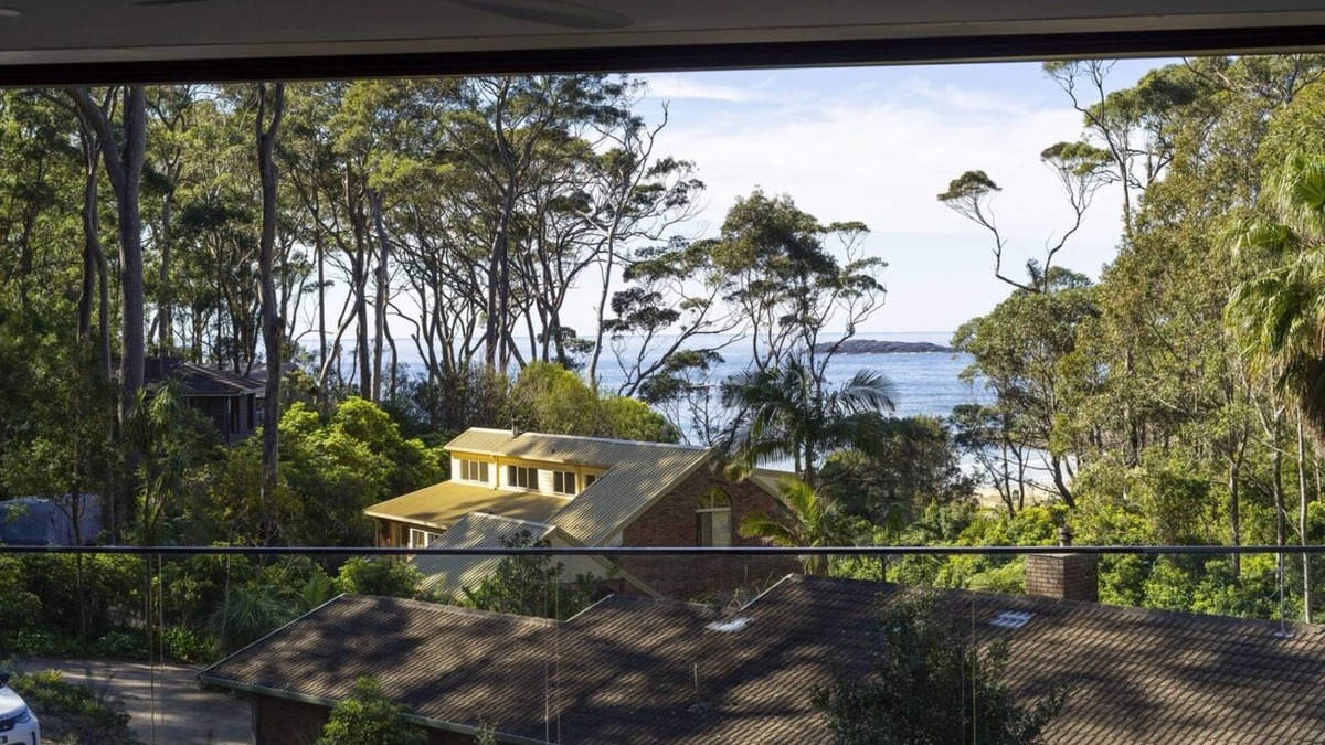Lilli Pilli House | 150m Walk to Beach, WiFi & Fireplace | Salt & Sand