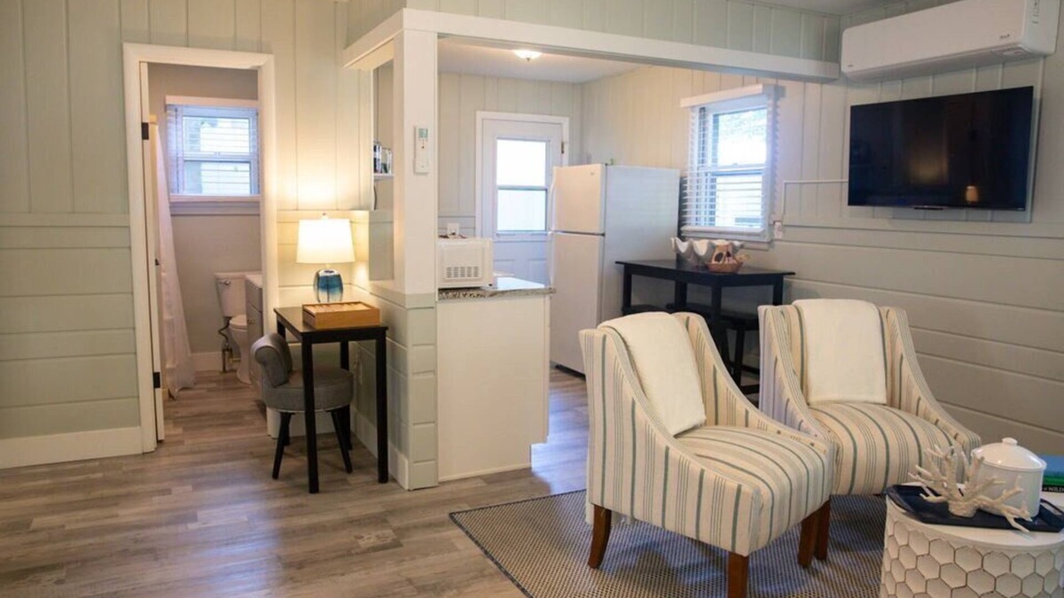 Muskegon Cabin | 1519 N Scenic Dr, Muskegon, MI, 49445, US