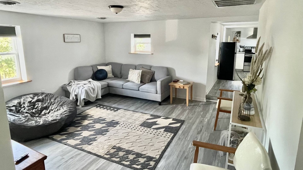 New Oxford Apartment | 15mi to Gburg/York/Hanover/Dover Bridal & Tourists
