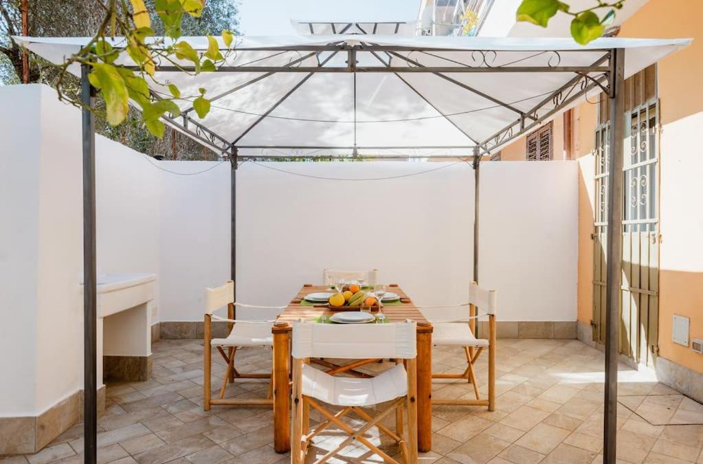 Alghero Apartment | 15min a piedi dal centro appartamento con Patio Privato!