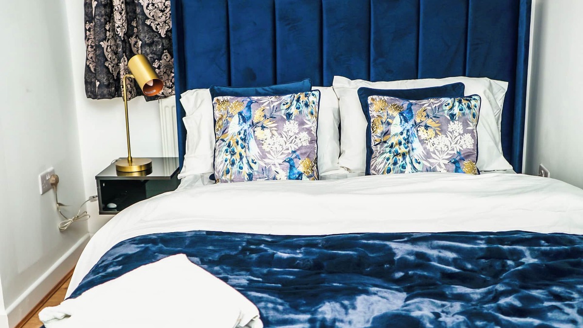 Custom House House | 15mins from City Airport. n10mins from Excel. nnQuite, Comfortable & Clean.