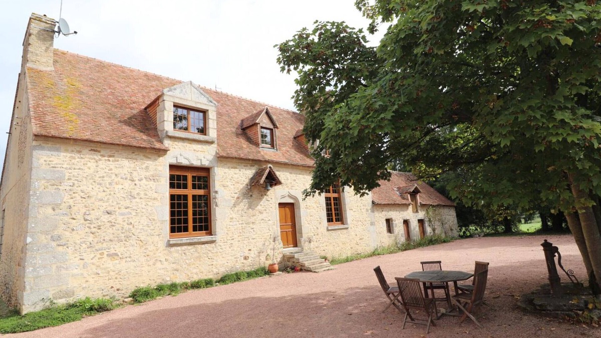 Colombiers Cottage | 15th Century Manor with Fireplace, Pets Allowed, in Colombiers