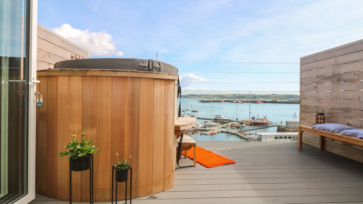 Mylor Churchtown Cottage | 16 Arwenack Street
