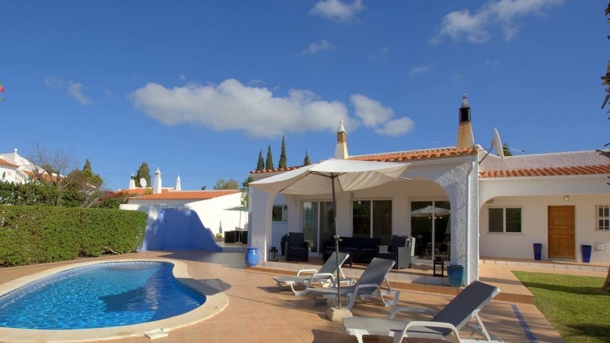 Alfanzina Villa | 16 Centeanes Fabulous Location Just Short Walk to the Beach