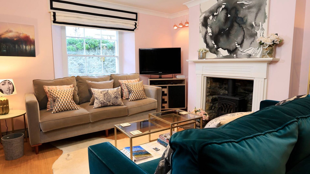 Salcombe Cottage | 16 COURTENAY STREET, family friendly, with a garden in Salcombe