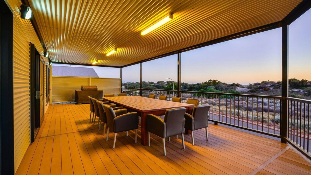 Exmouth House | 16 Crevalle Way - perfect for large groups
