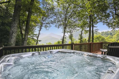 Asheville House | 16 Mi To Dt, Hot Tub, Fire Pit, Fp, Secluded