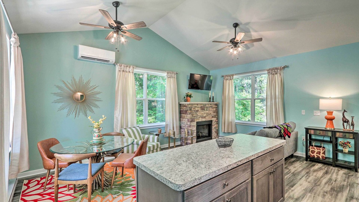 Brodheadsville Cottage | 16 Mi to Ski Slopes! Creekside Poconos Cottage