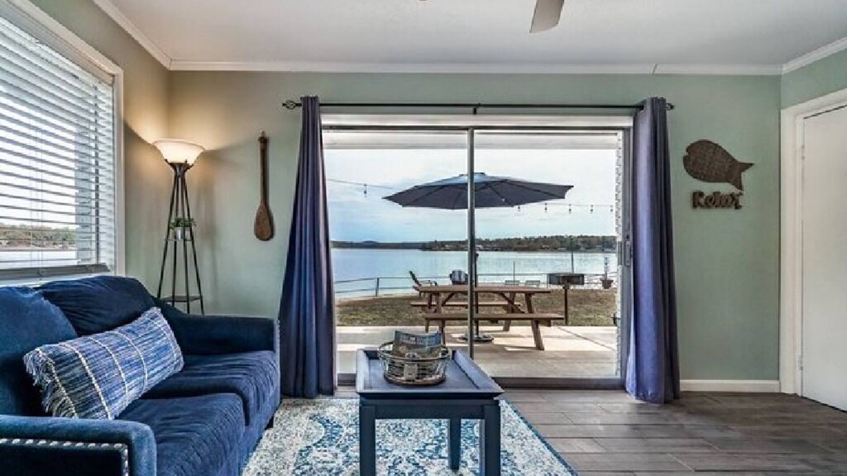 Hot Springs Hotel | #16 The Cove - Double Bed Room (pet-friendly)