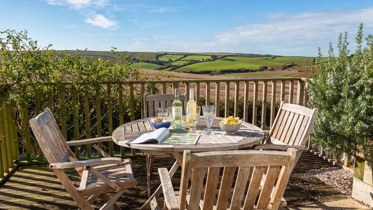 Malborough Cottage | 164 CUMBER CLOSE, pet friendly, with a garden in Malborough