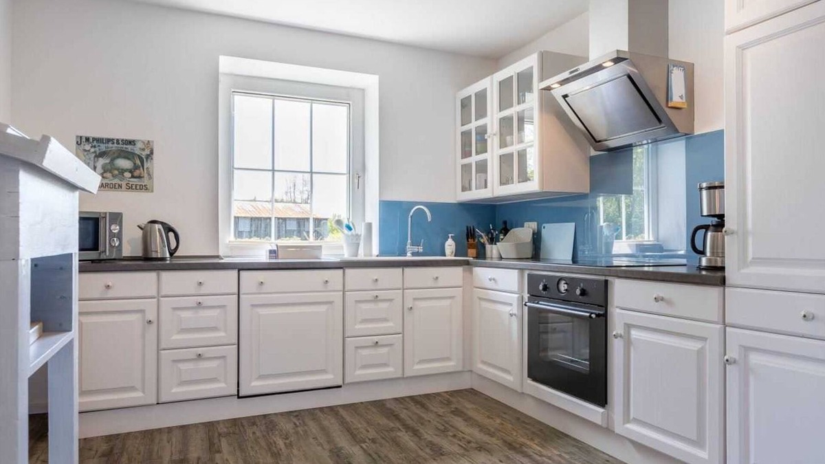 Tating House | 166-379 (Room category) - Holiday home "Loving"